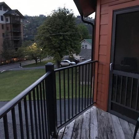 Spacious Downtown Condo Walking Distance To Downtown Gatlinburg Sleeps 6 Guests المظهر الخارجي الصورة