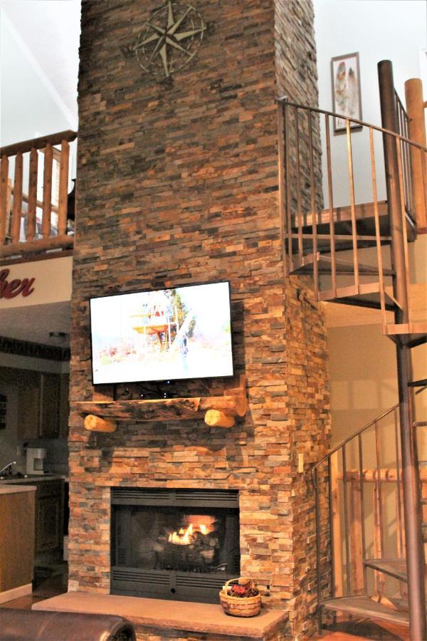 Spacious Downtown Condo Walking Distance To Downtown Gatlinburg Sleeps 6 Guests المظهر الخارجي الصورة