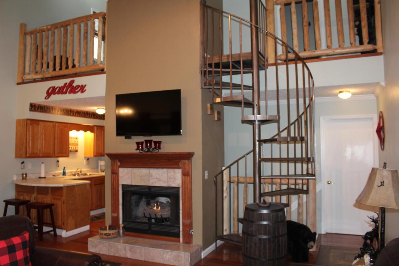 Spacious Downtown Condo Walking Distance To Downtown Gatlinburg Sleeps 6 Guests المظهر الخارجي الصورة