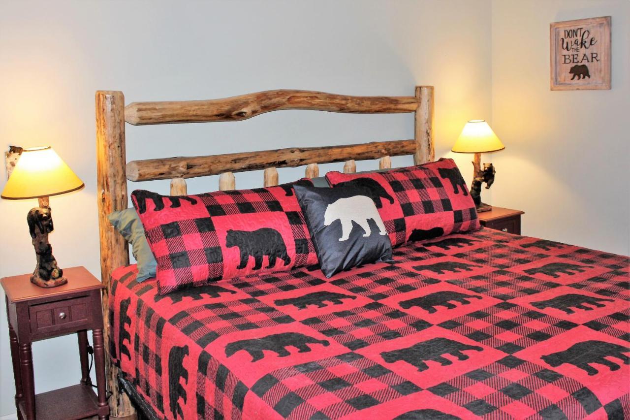 Spacious Downtown Condo Walking Distance To Downtown Gatlinburg Sleeps 6 Guests المظهر الخارجي الصورة