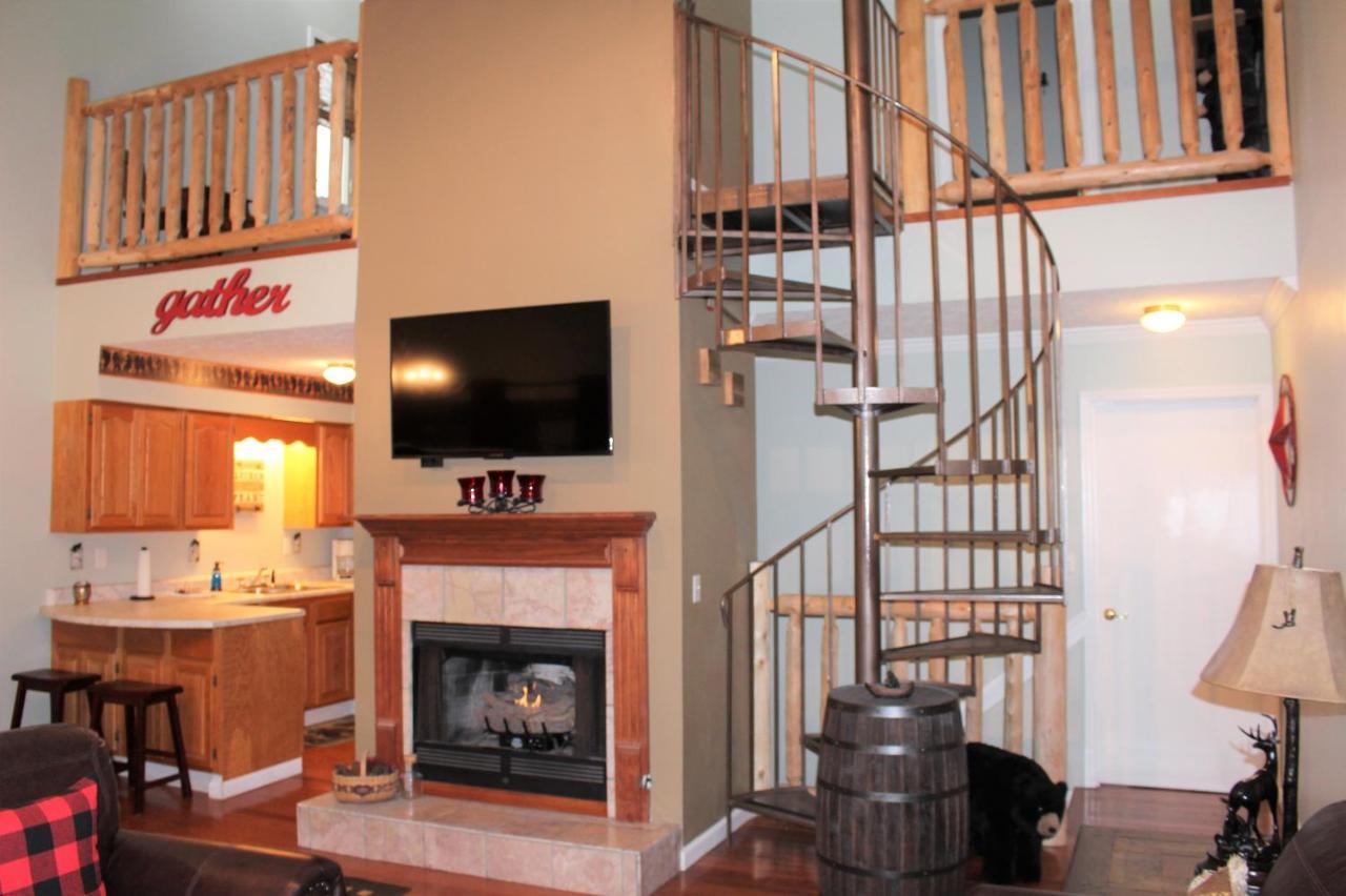 Spacious Downtown Condo Walking Distance To Downtown Gatlinburg Sleeps 6 Guests المظهر الخارجي الصورة