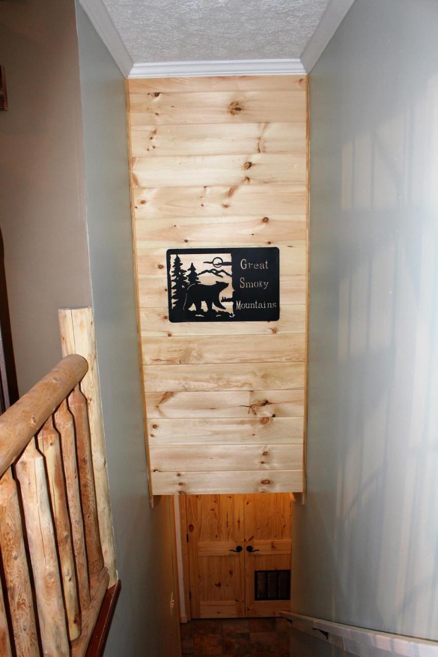 Spacious Downtown Condo Walking Distance To Downtown Gatlinburg Sleeps 6 Guests المظهر الخارجي الصورة