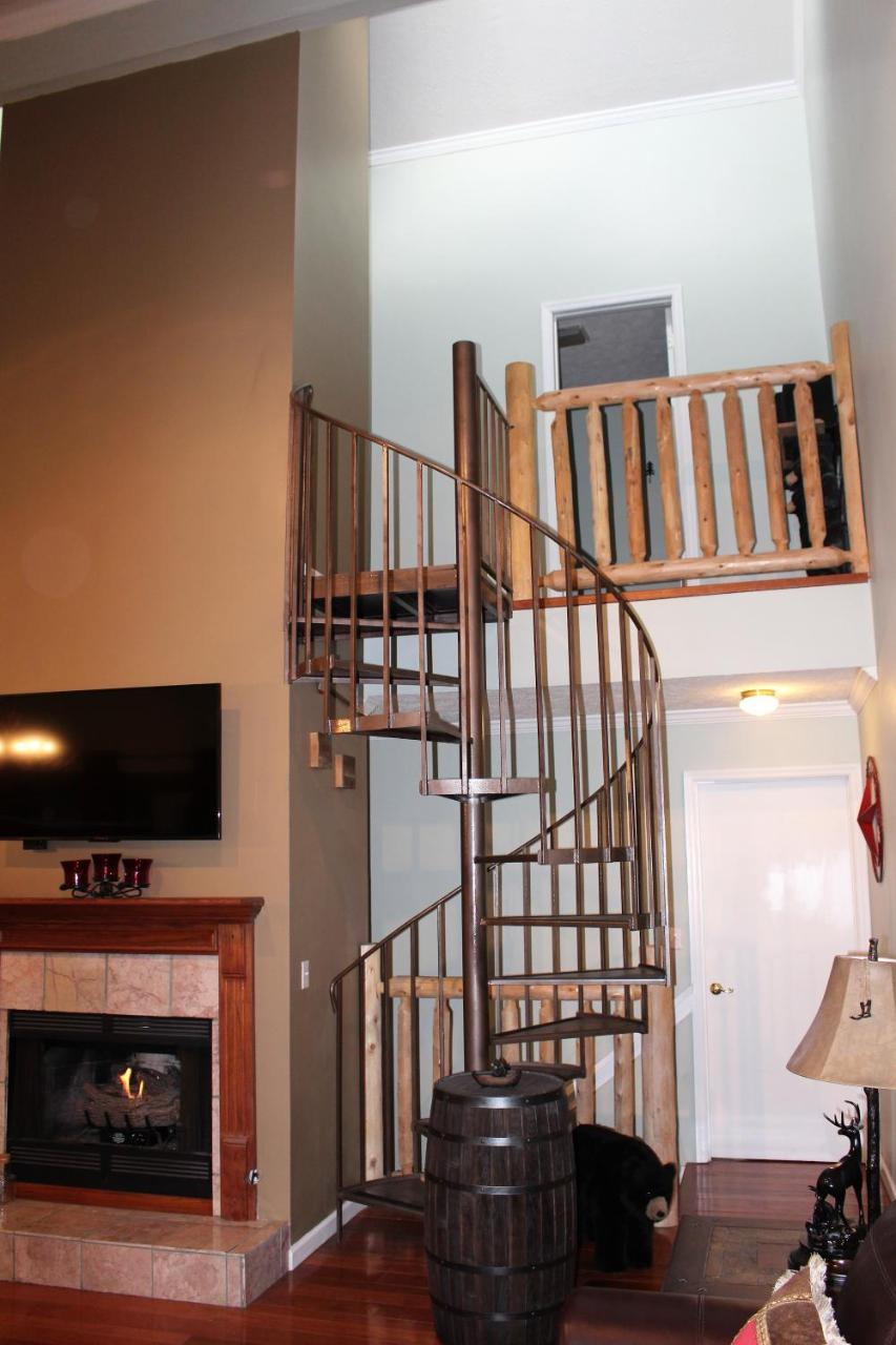 Spacious Downtown Condo Walking Distance To Downtown Gatlinburg Sleeps 6 Guests المظهر الخارجي الصورة