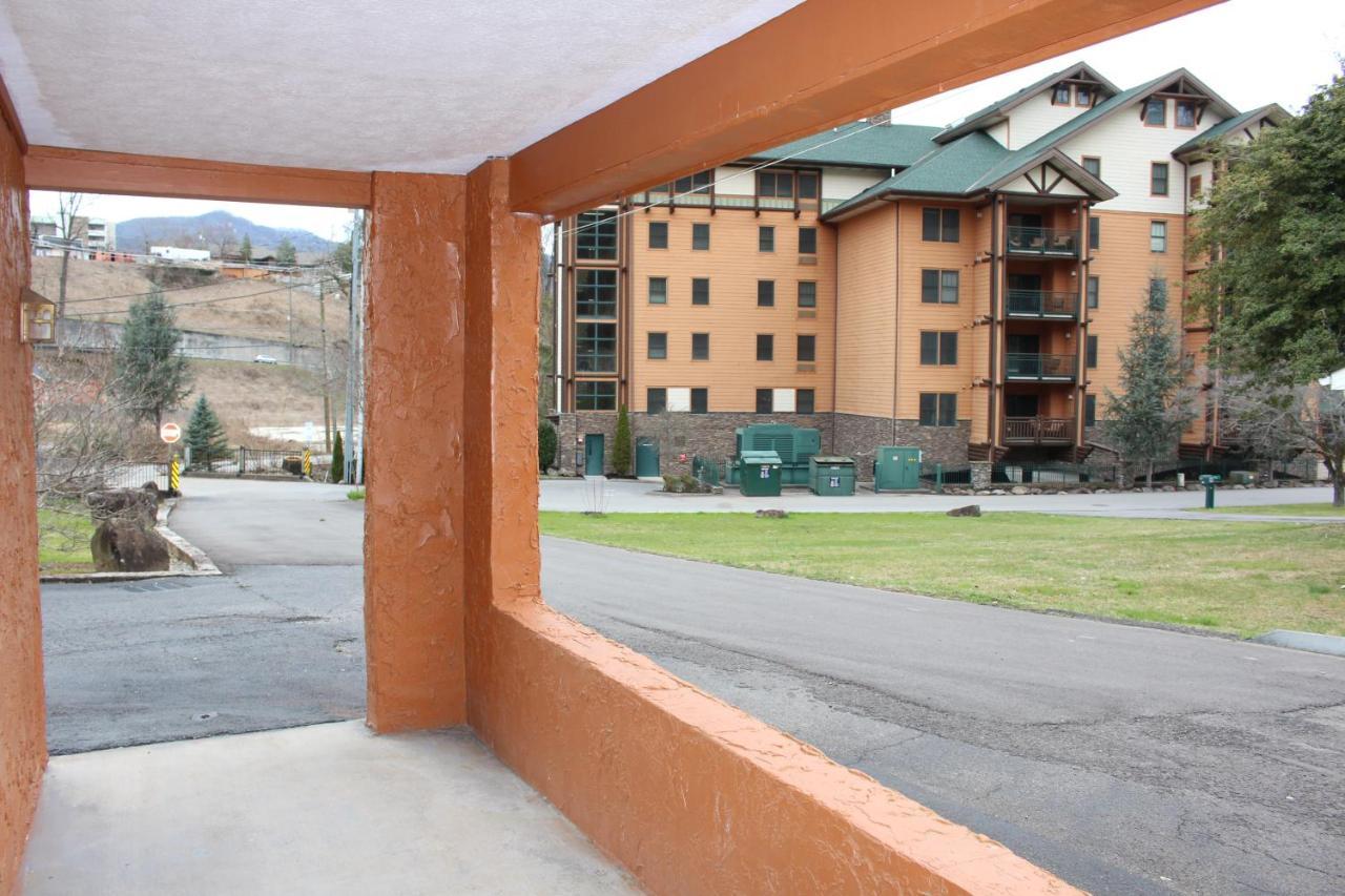 Spacious Downtown Condo Walking Distance To Downtown Gatlinburg Sleeps 6 Guests المظهر الخارجي الصورة