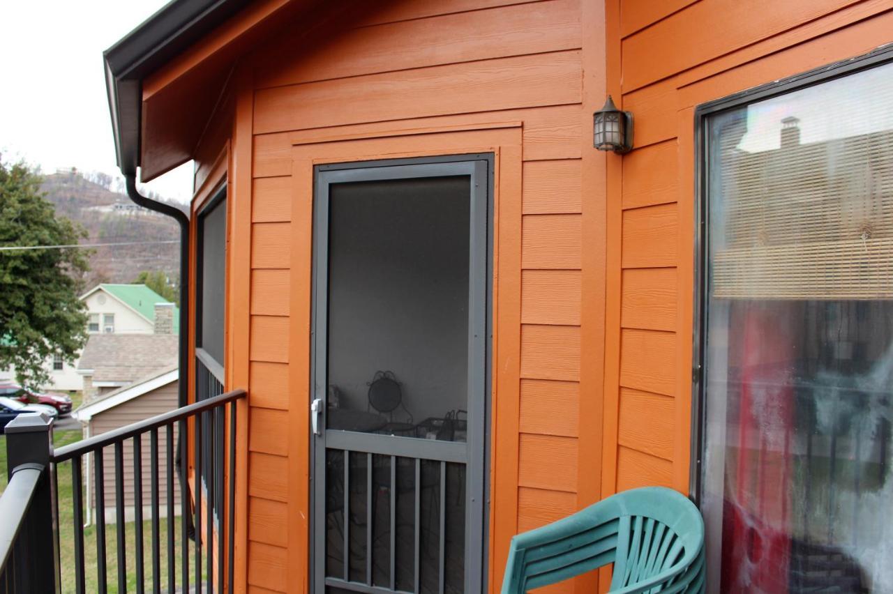Spacious Downtown Condo Walking Distance To Downtown Gatlinburg Sleeps 6 Guests المظهر الخارجي الصورة