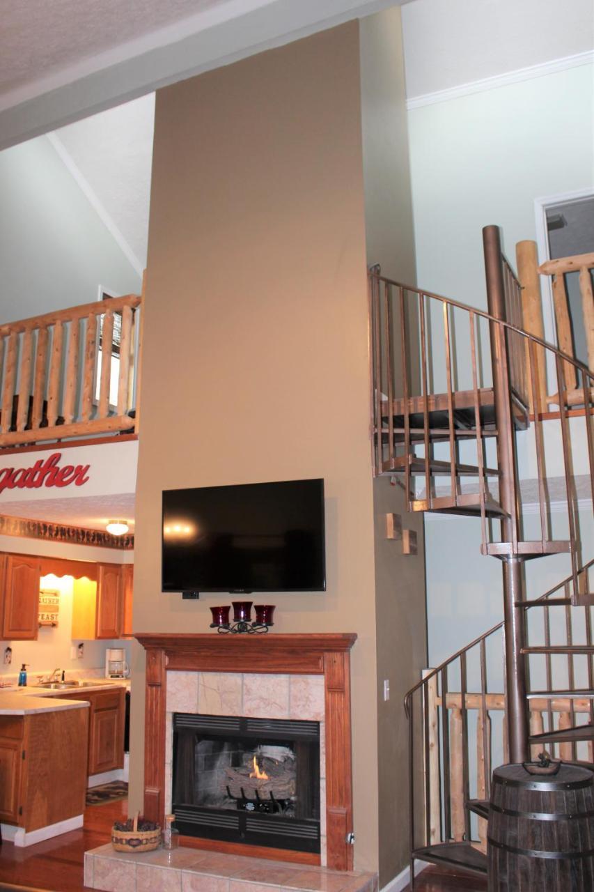Spacious Downtown Condo Walking Distance To Downtown Gatlinburg Sleeps 6 Guests المظهر الخارجي الصورة